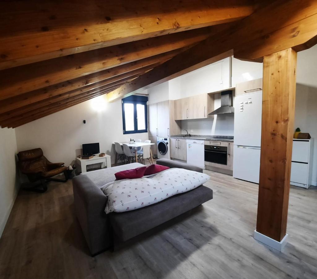 Preciosos Apartamentos A 15 Minutos De Comillas Periedo Buitenkant foto
